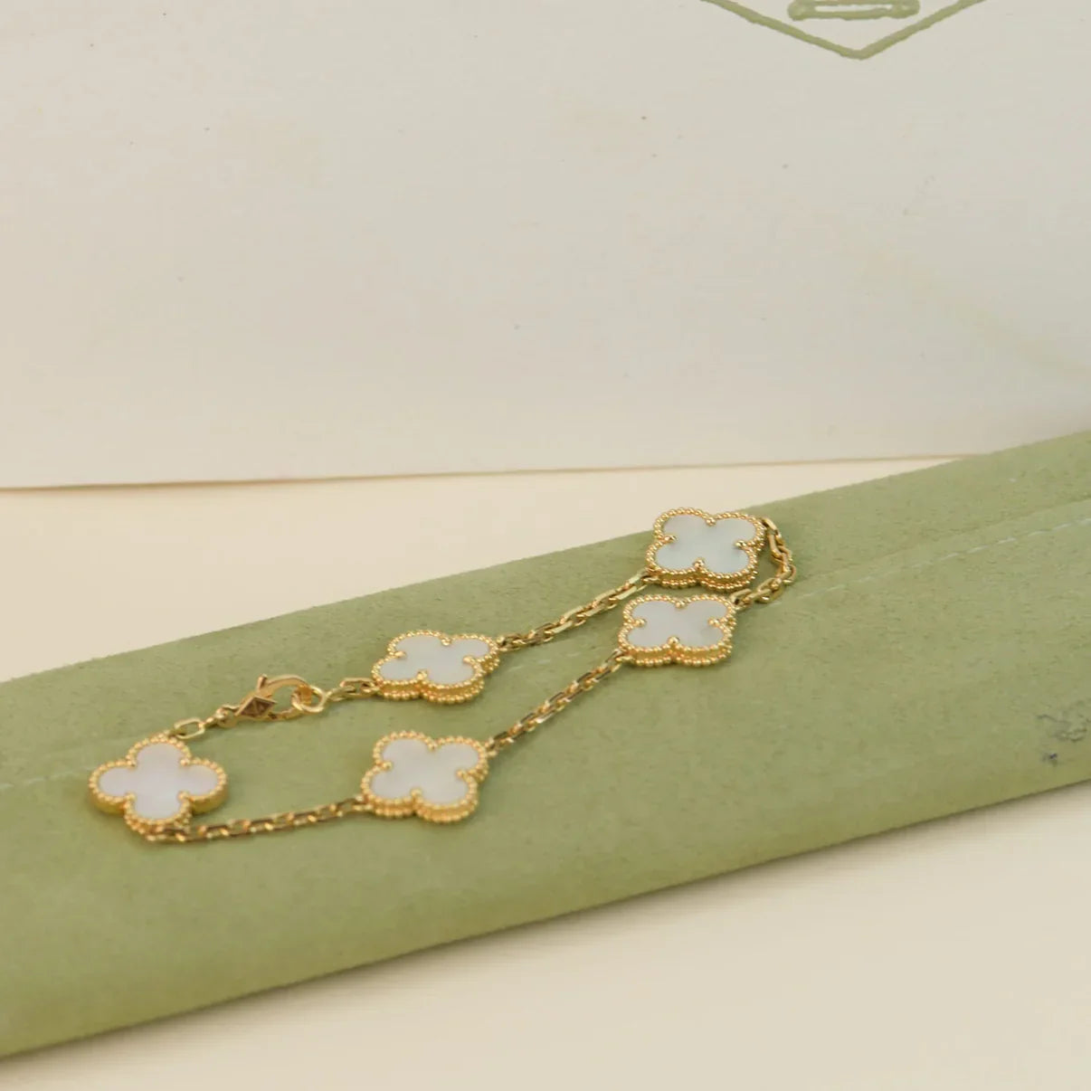 [Lumi] Neue Armbandkollektion CLOVER WHITE PEARL MOP 5 mit Motiven