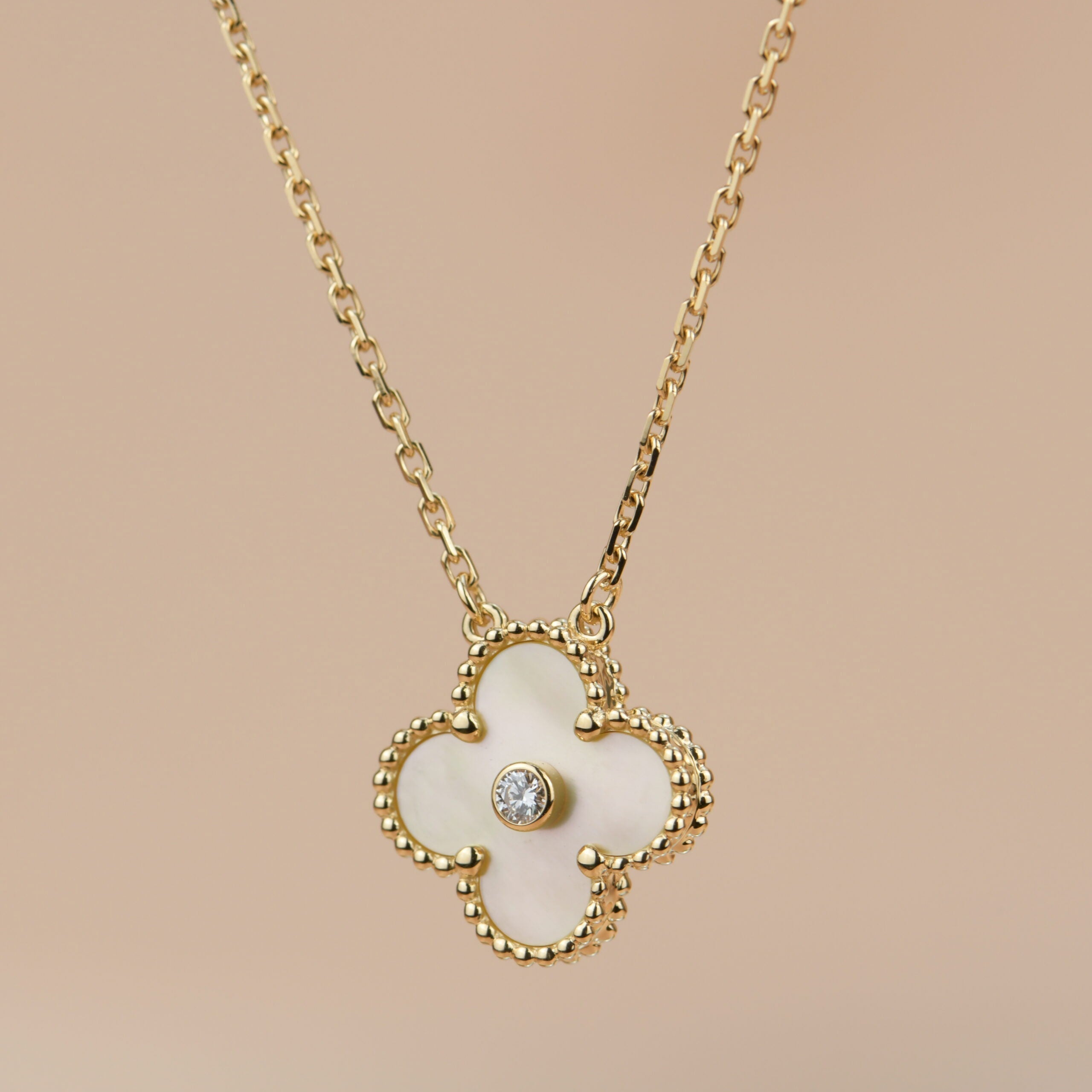 LumiClover 15mm Diamantgold Perlmutt-Halskette
