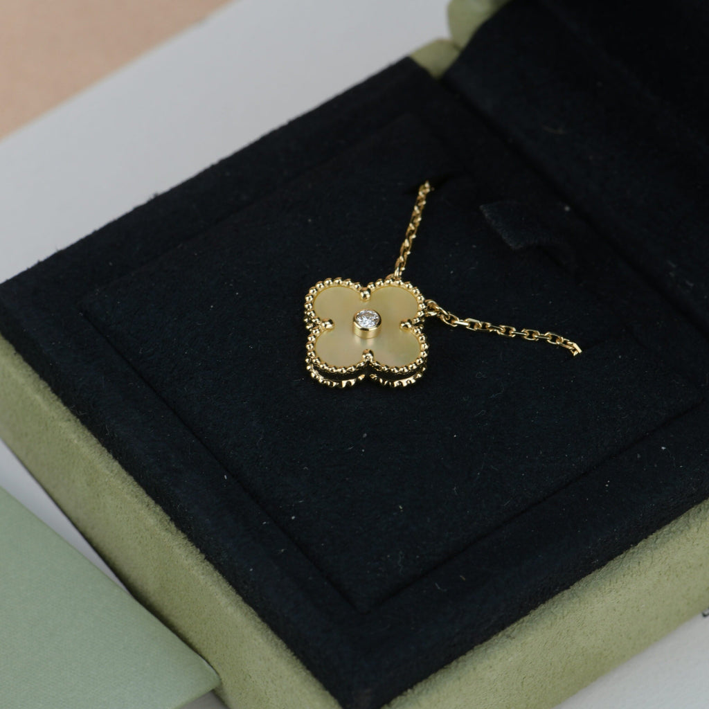 LumiClover 15mm Diamantgold Perlmutt-Halskette