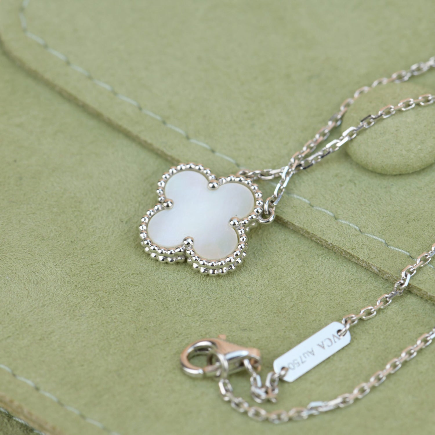 LumiClover 15 mm Weiß Perlmutt Silber