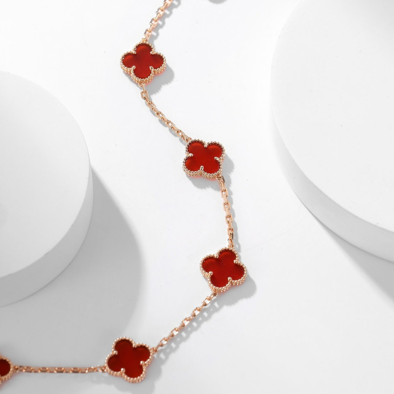 Lumi® Kleeblatt-Halskette mit 10 Motiven aus Karneol