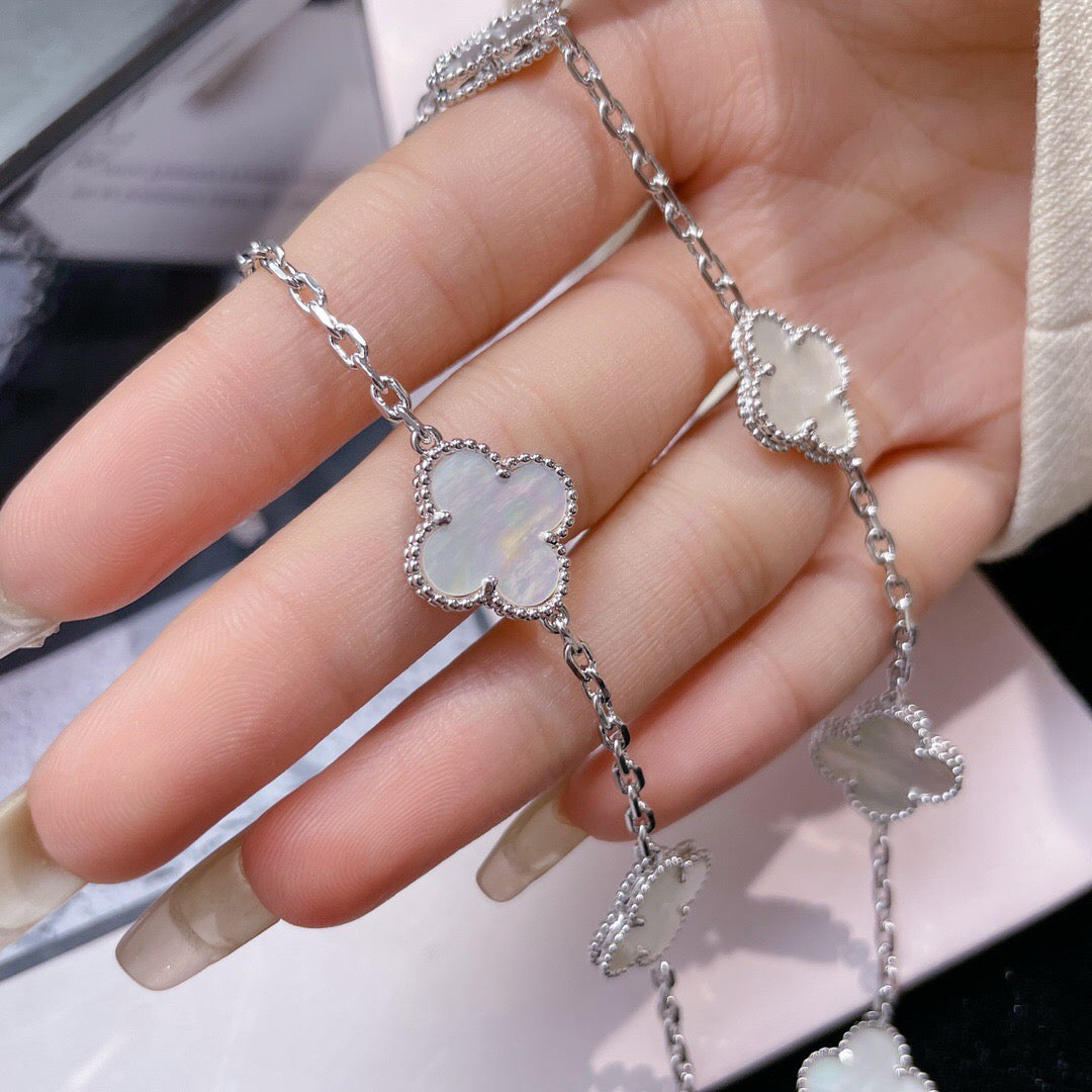 Lumi® Kleeblatt-Halskette mit 10 Motiven aus weißem Perlmutt
