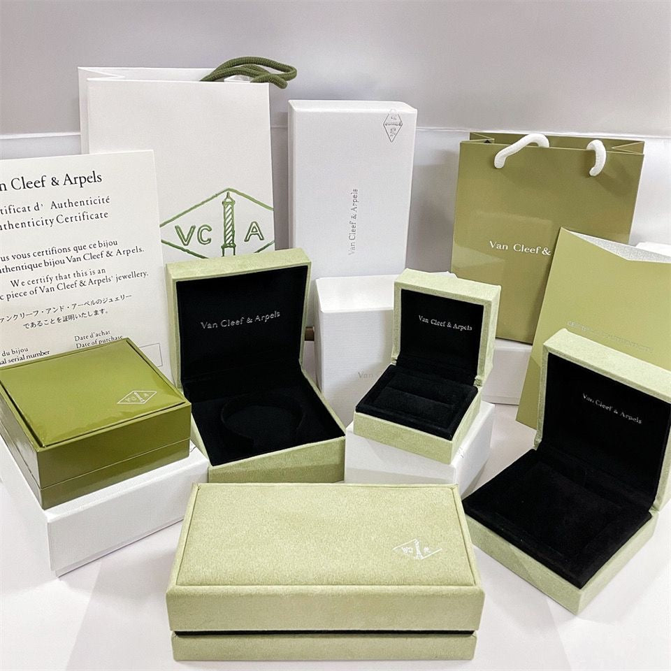 LumiVA Kleeblatt-Armband, Halskette, Ringbox, Geschenktüte