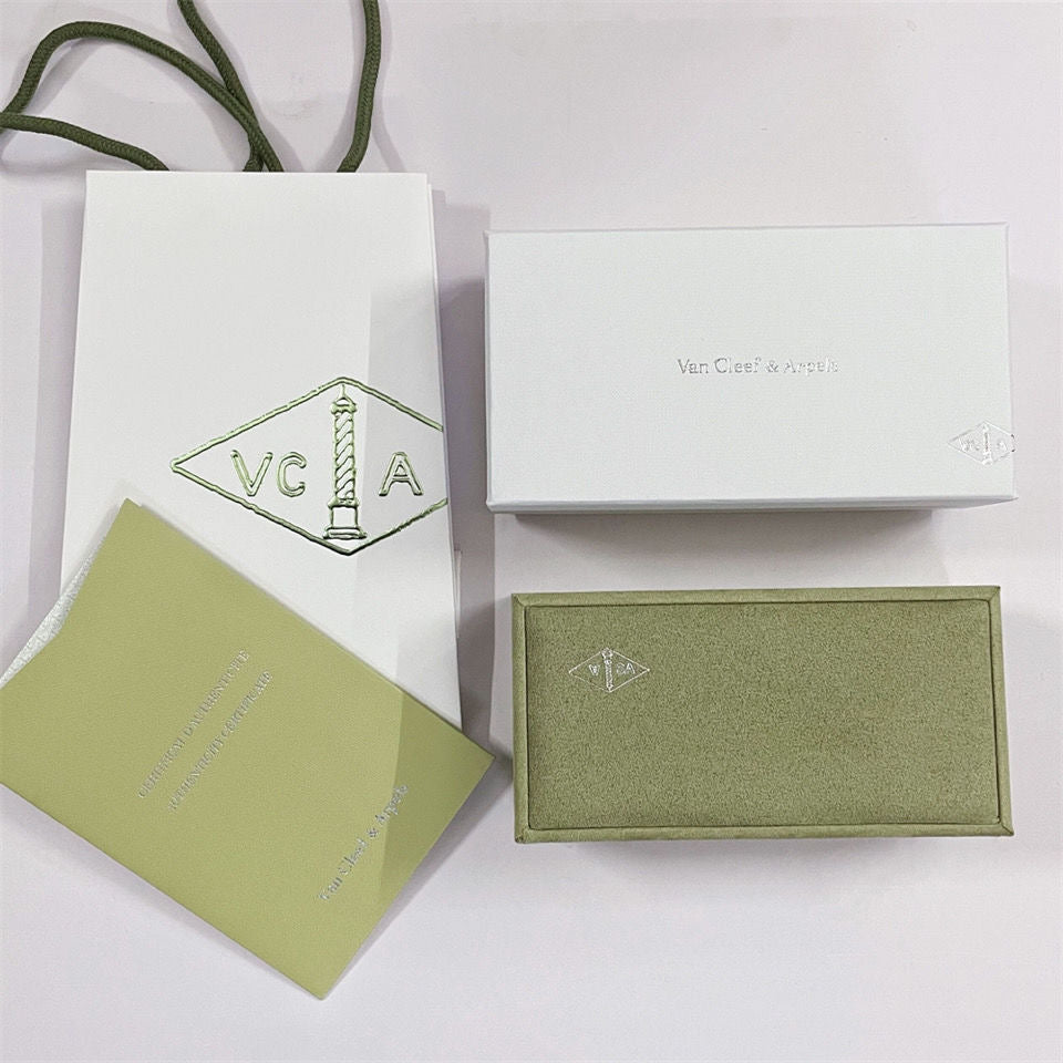 LumiVA Kleeblatt-Armband, Halskette, Ringbox, Geschenktüte