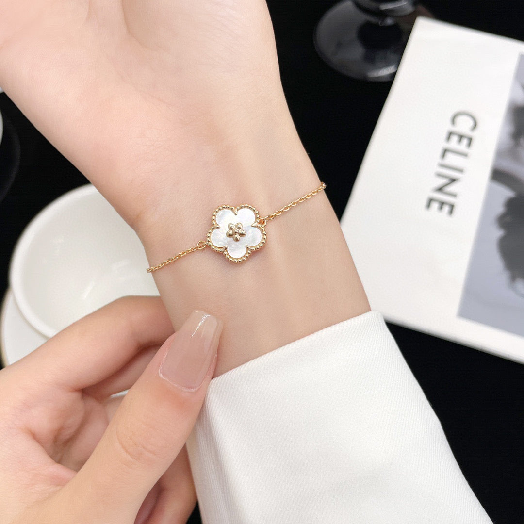 Lumi® Lucky White Mop Pflaumenblüten-Armband