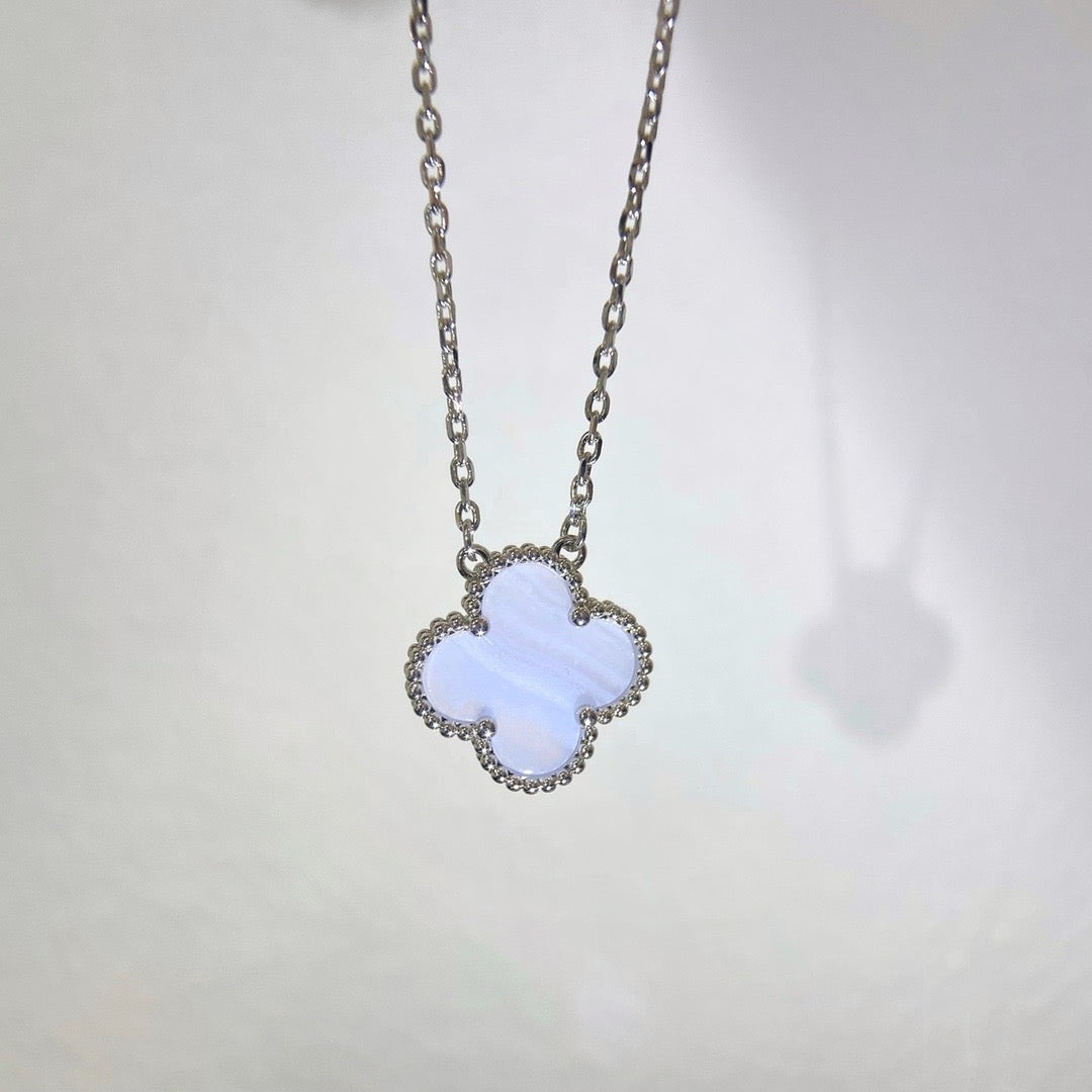 Lumi® CLOVER 15MM BLAUE CHALCEDON-HALSKETTE SILBER
