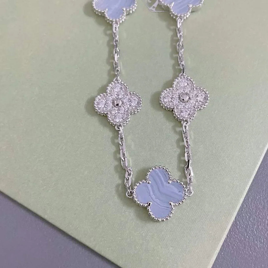 [Lumi] Neue Armbandkollektion „Clover 5 Motif“ aus lila Chalkedonier