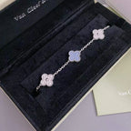[Lumi] Neue Armbandkollektion „Clover 5 Motif“ aus lila Chalkedonier