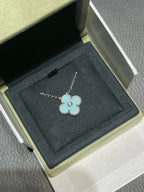 LumiClover 1 Diamant-Halskette aus hellblauem Silber