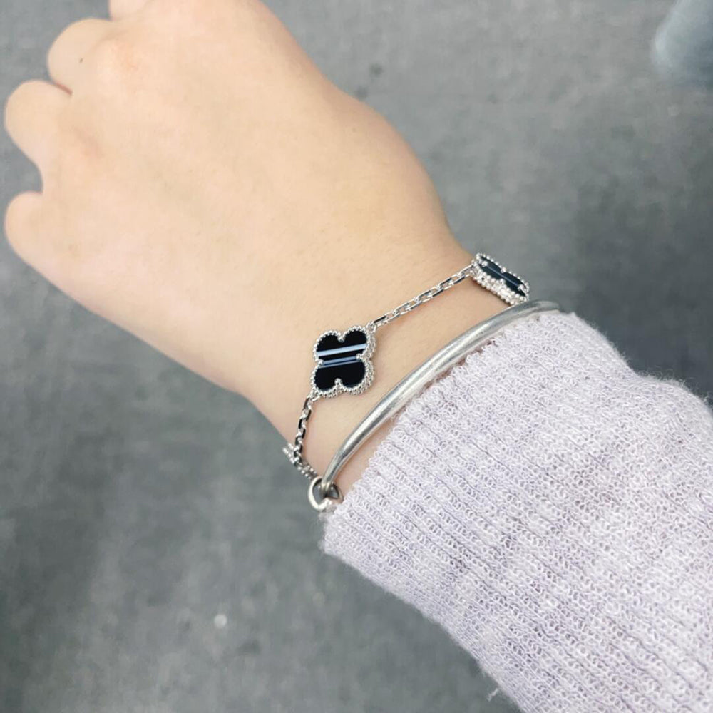 Lumi® CLOVER 5 MOTIF Armband aus geädertem Onyx, Silber