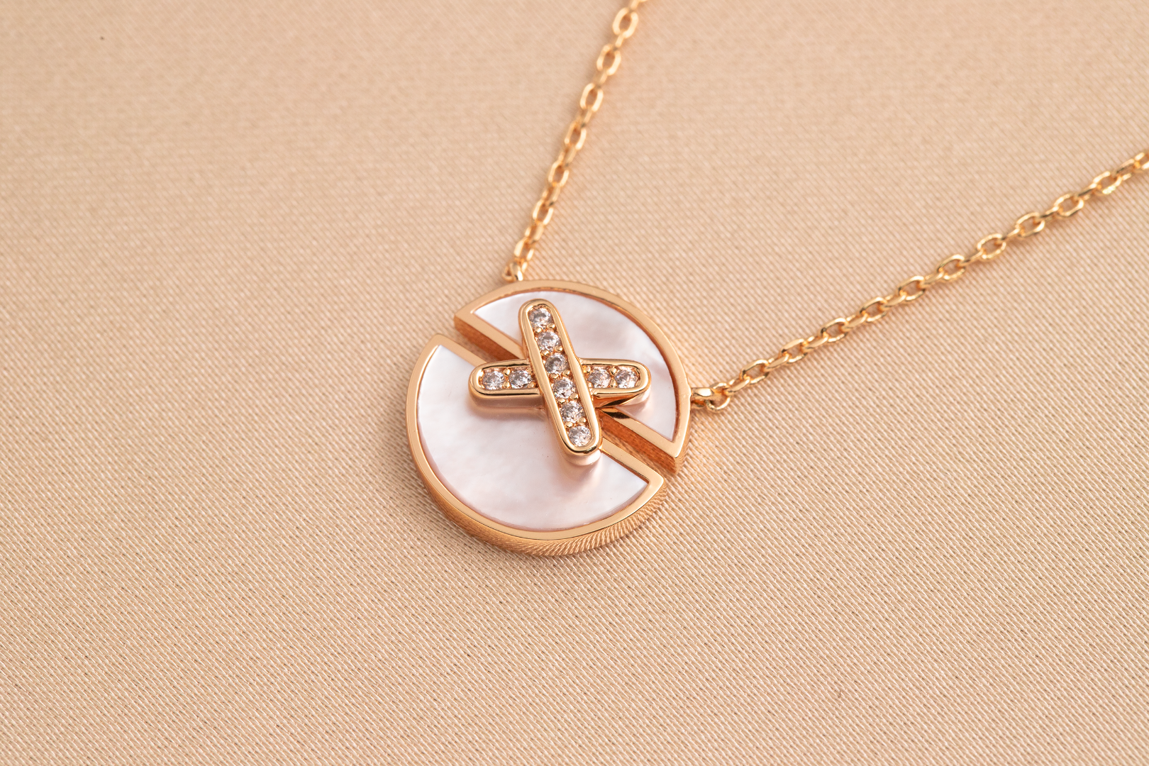 ¡®Lumi¡¯JEUX DE PINK GOLD DIAMOND NECKLACE