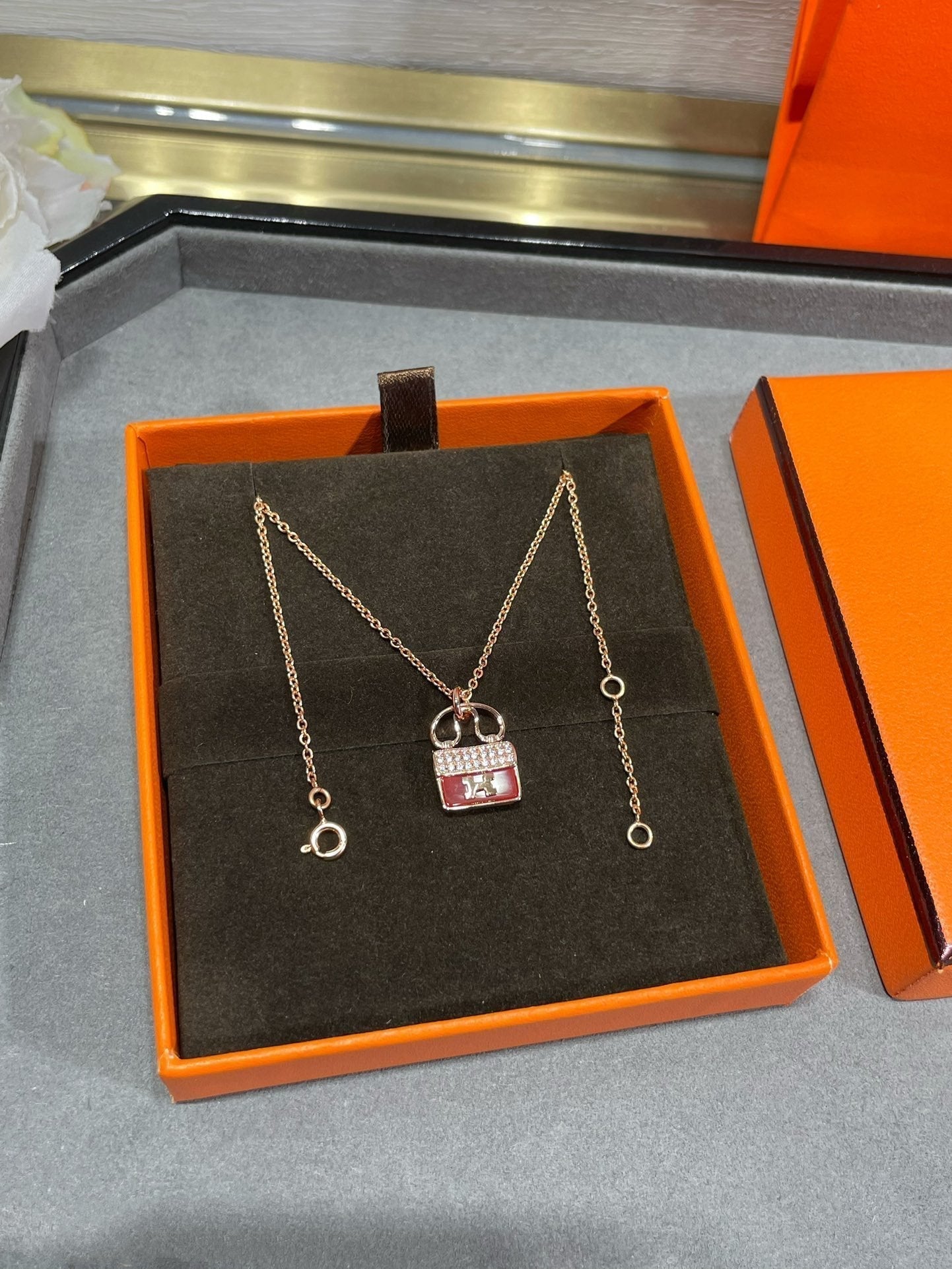¡®Lumi¡¯H CIRCE MOISSANITE PENDANT NECKLACE GOLD