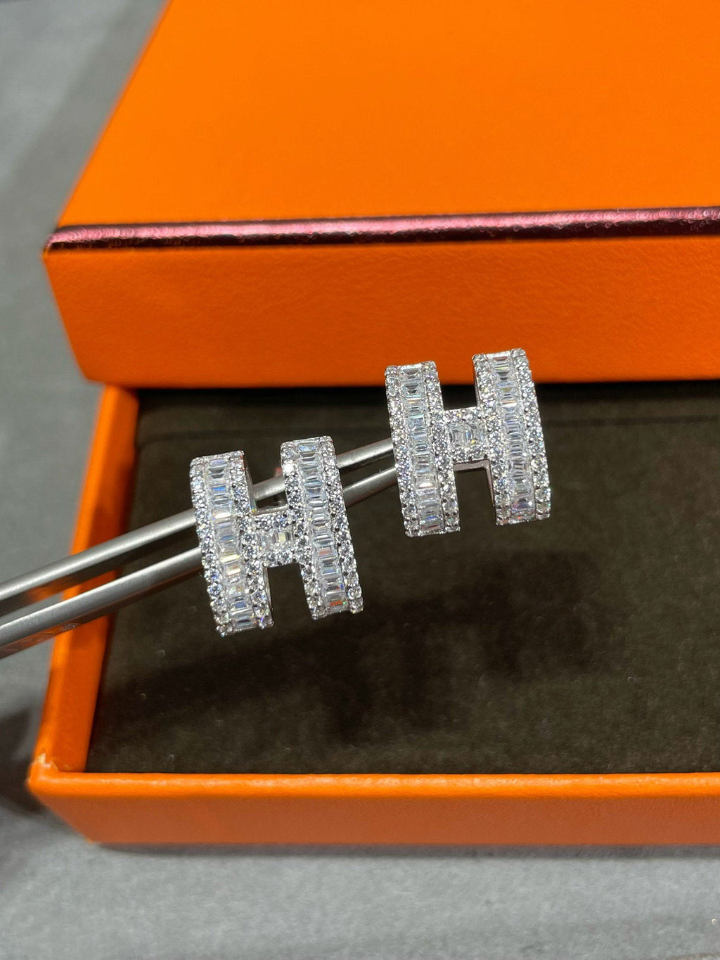 LumiH Ohrstecker mit silbernen Diamanten