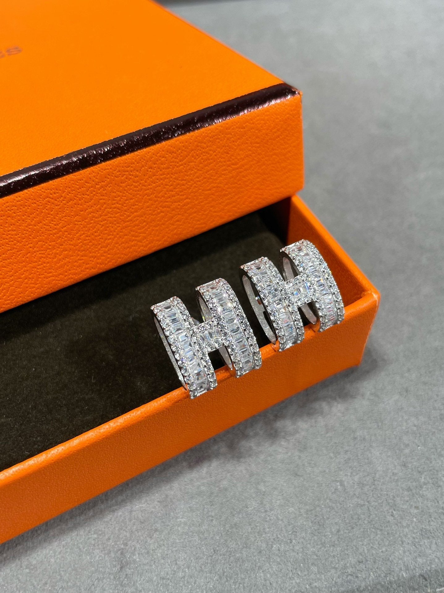 LumiH Ohrstecker mit silbernen Diamanten