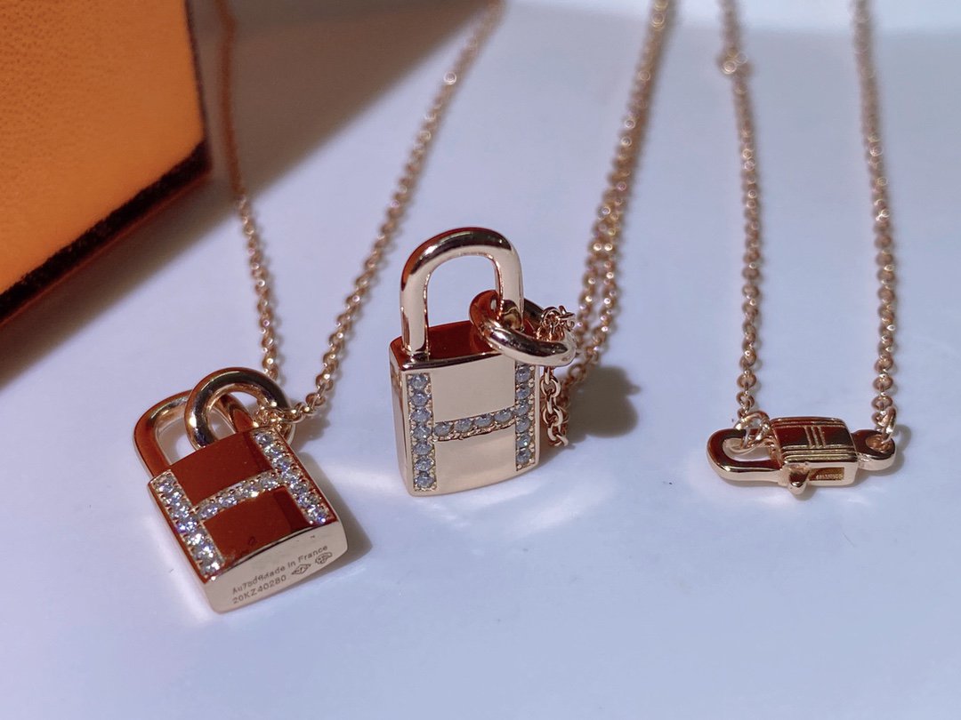 ¡®Lumi¡¯HM ADVANCED NICHE LOCK HEAD NECKLACE DIAMONDS