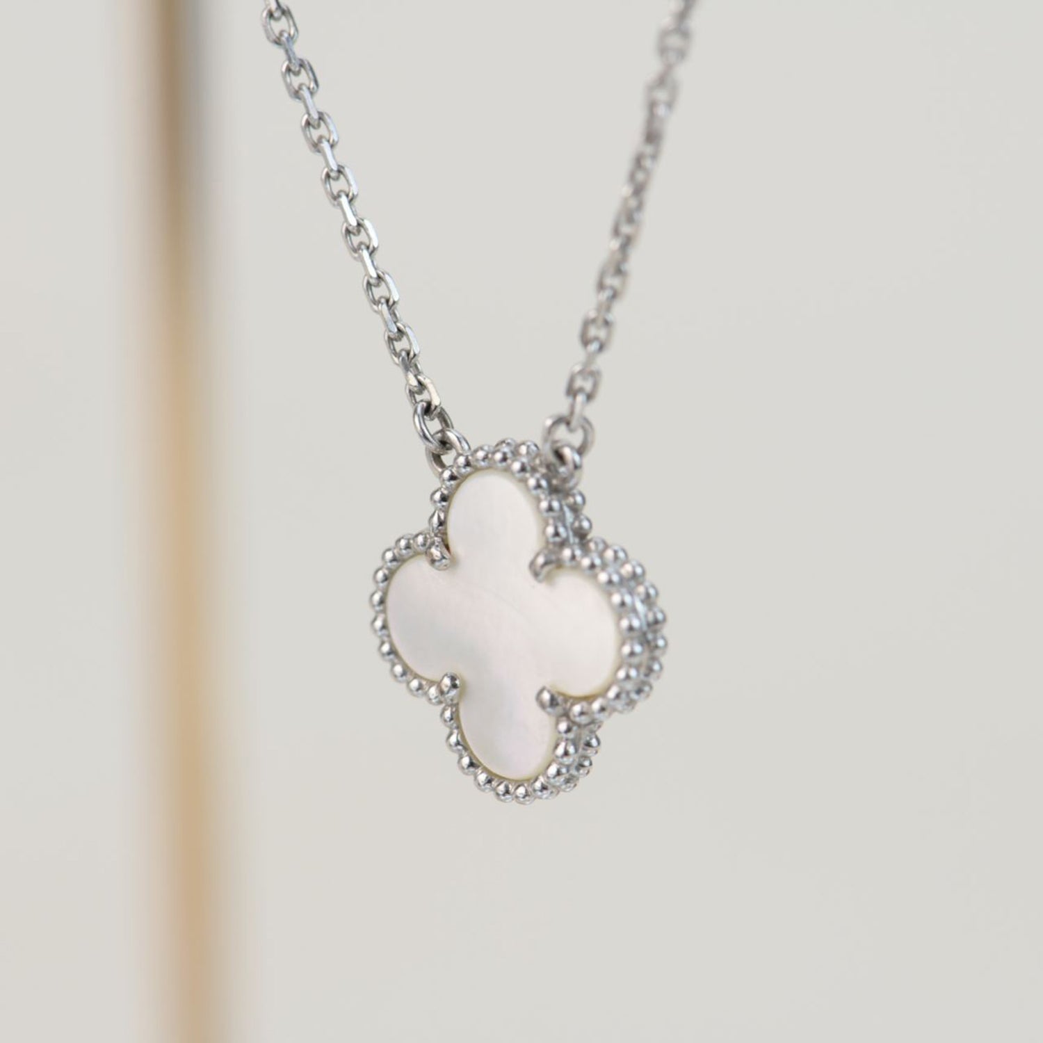 LumiClover 15 mm Weiß Perlmutt Silber