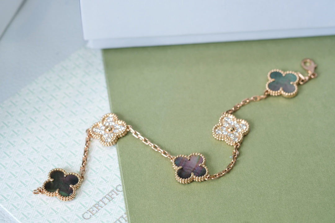 [Lumi] Neue Armbandkollektion „Clover 5 Motive Grau Mop“