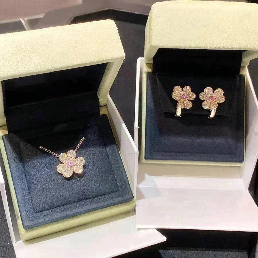Lumi® FRIVOLE ROSÉGOLD BLUMEN-DIAMANT-HALSKETTE