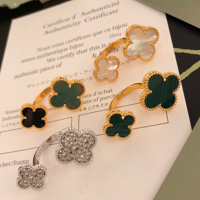 ¡®Lumi¡¯CLOVER BETWEEN THE FINGER RING