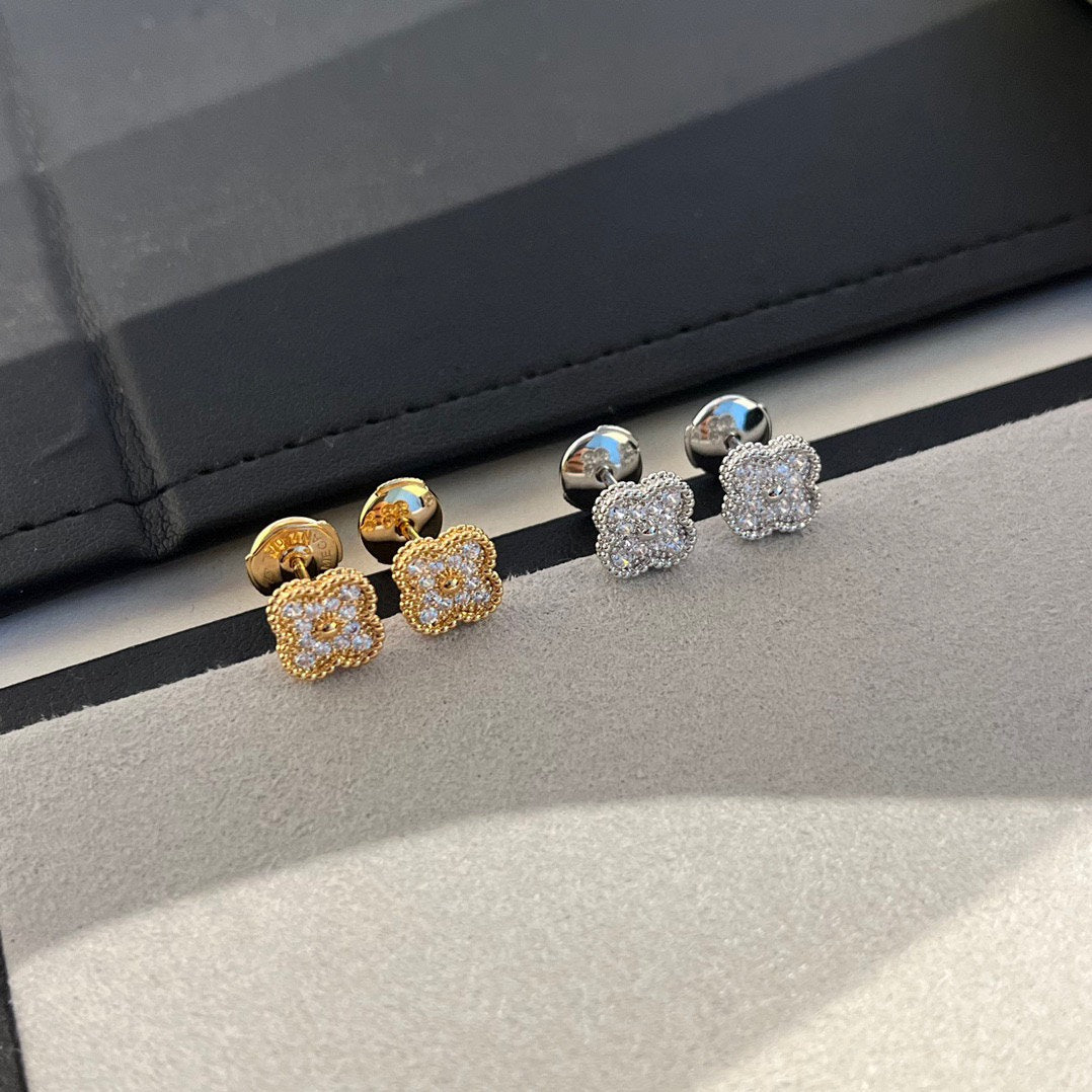 ¡®Lumi¡¯CLOVER MINI DIAMOND STUD EARRINGS